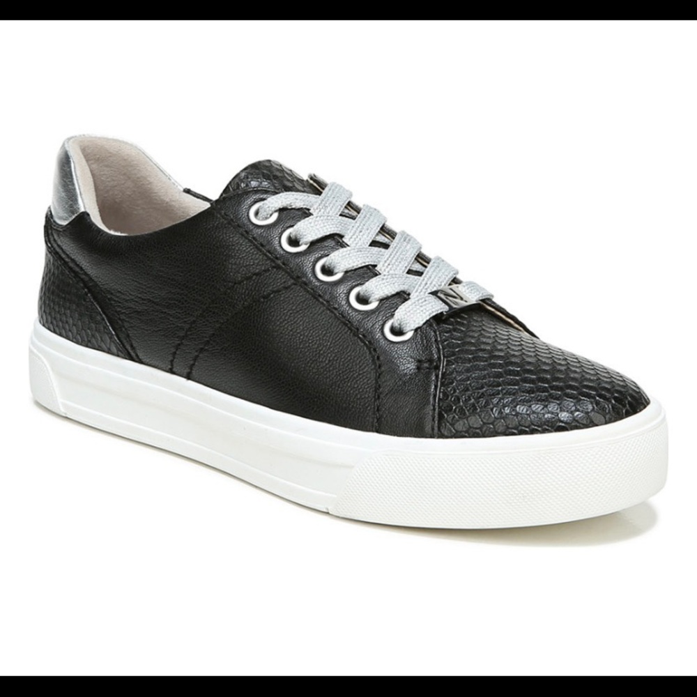 Slightly use … Naturalizer sneakers 9.5 WIDE